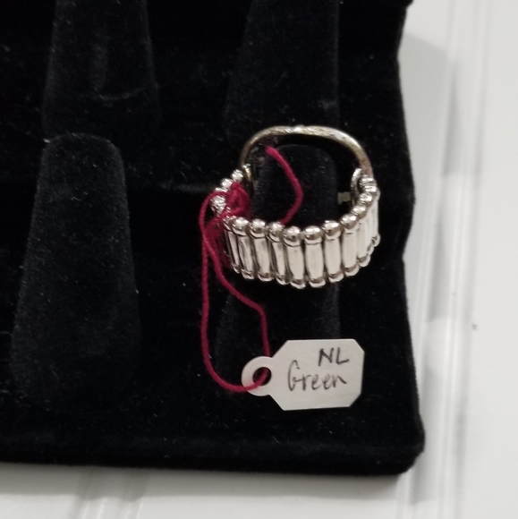 Paparazzi TARGET PRACTICE Ring - Picture 4 of 7